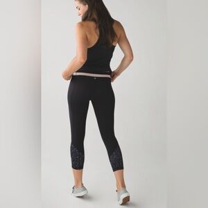 Lululemon Give Me Qi Crop - Size 4, Mink Berry/Black, leggings